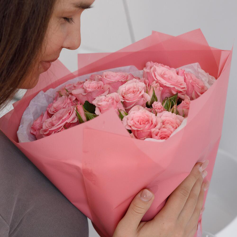 Букет из 9 розовых кустовых роз – нежность в каждом лепестке Малгобек Республика Ингушетия